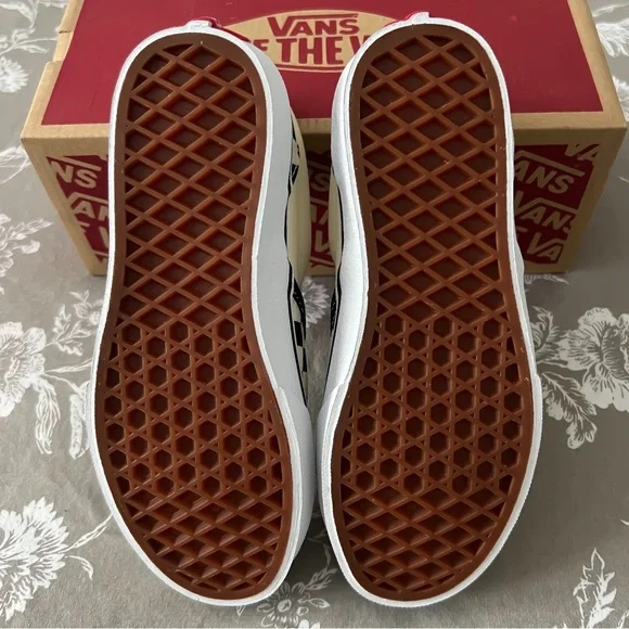 Vans Little Kids Classic Slip-On Checkerboard Shoe, Size 2.5 - Picture 5 of 8